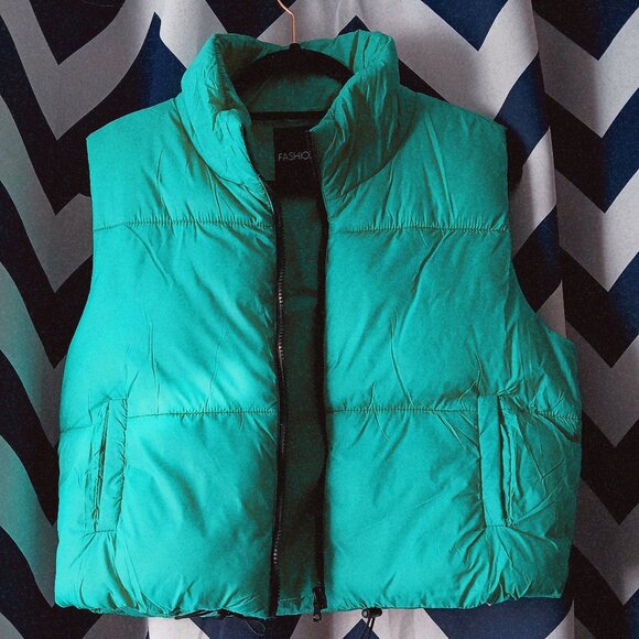 Fashion Nova Green Puffer Vest Size Large - Picture 2 of 4